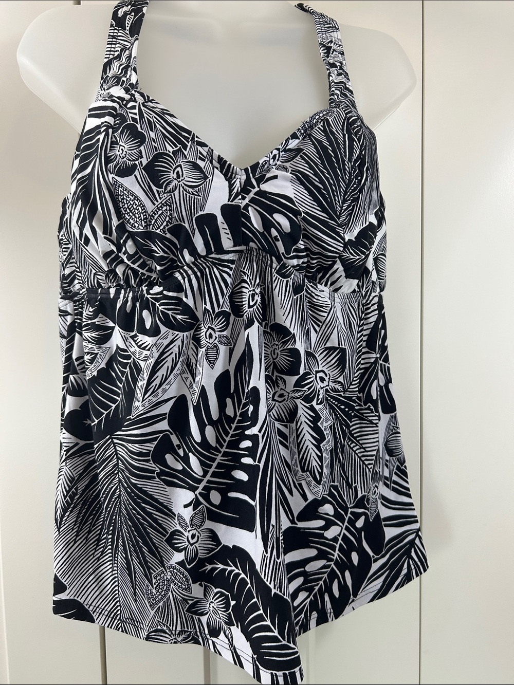Jantzen swim top black and white padded cups upderwire L